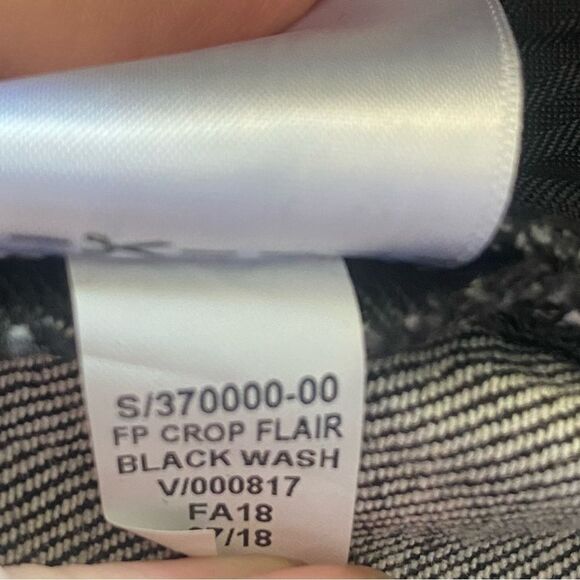 Gap Maternity New With Tags Full Panel Crop Flair Black Jeans Size 28R - Picture 7 of 13